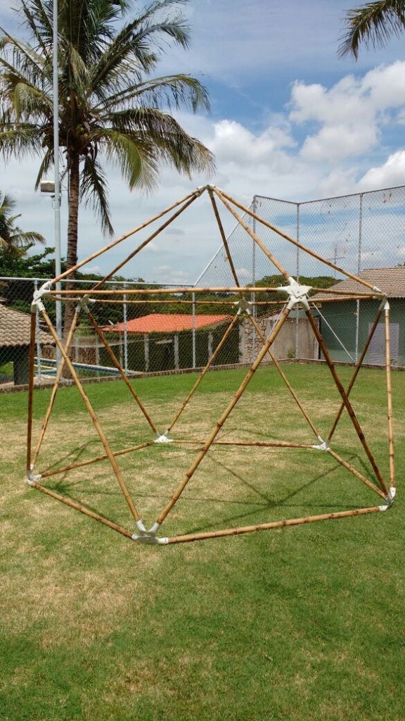 Estruturas geodésicas feitas de bambu - CréditoRafael Teixeira Matheus